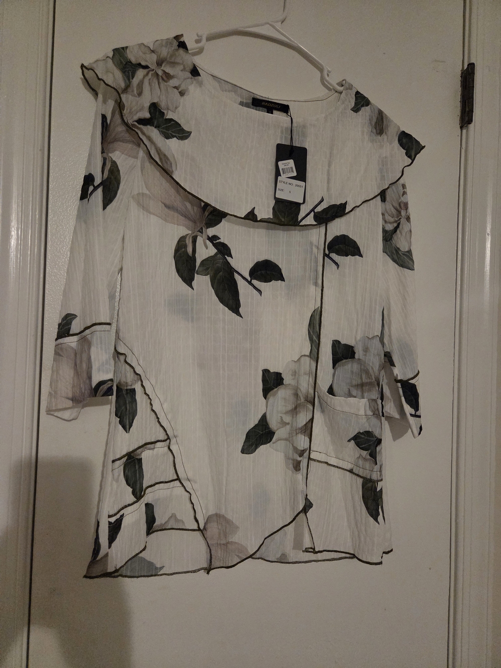 Radzoli NWT White Dark Green Floral Ruffle Tunic Top Size S